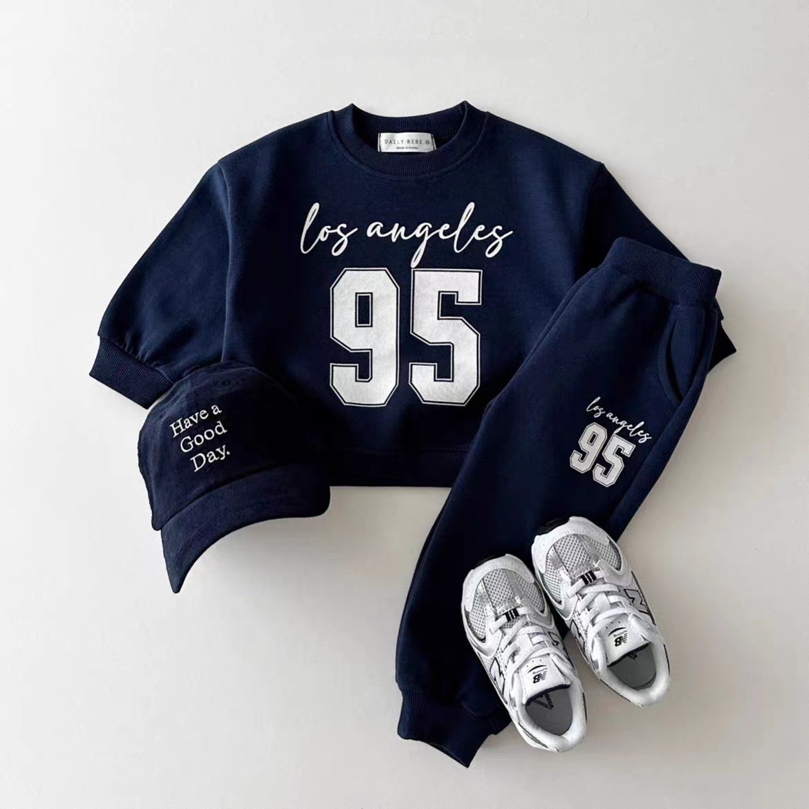 Running Gear Kids - ชุดเสื้อสเวตเชิ้ตพิมพ์ลายตัวเลขสำหรับเด็กผู้ชาย + กางเกงขายาว 2 ชิ้น ชุดวอร์มเด็กผู้หญิง